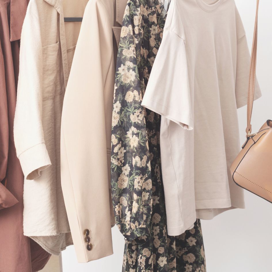 What are the minimal wardrobe color palette benefits and why have one? #wardrobecolor #wardrobecolorpalette #howtotidywardrobe #wardrobecolorpalettebenefits #wardrobeplanning #creatingwardrobecolorpalette
